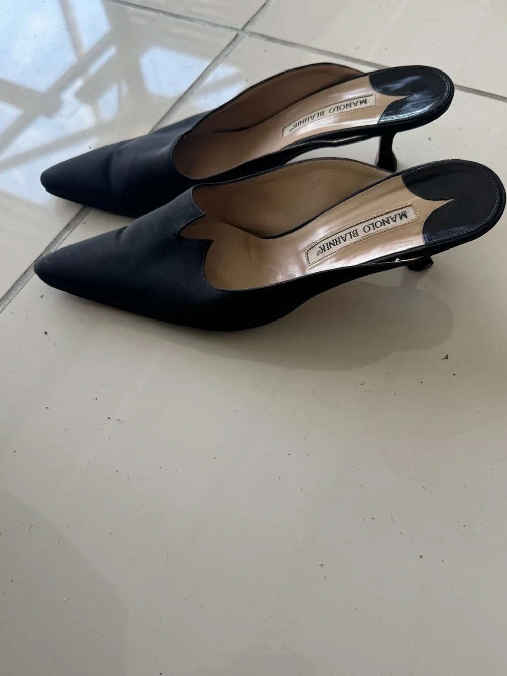 Manolo Blahnik Black Satin Kitten Heel Pointed-Toe Mules Shoes Rare - Picture 6 of 6